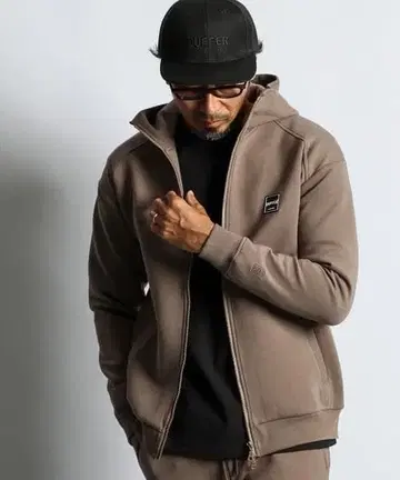 거의 새상품 DUFFER 24AW 종이상자 니트 지퍼 후드티 SORONA