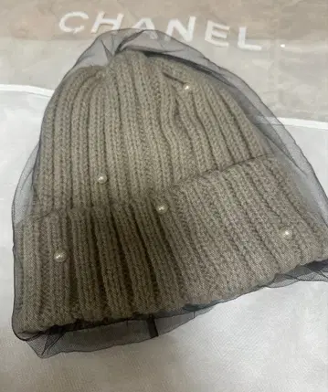 카시라 그레이 펄 장식 니트 레이시한 니트 모자