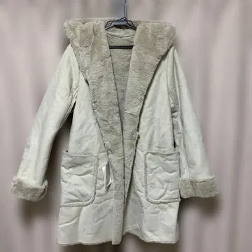 새상품! 컴시즘 무스탕 하프 코트 9호