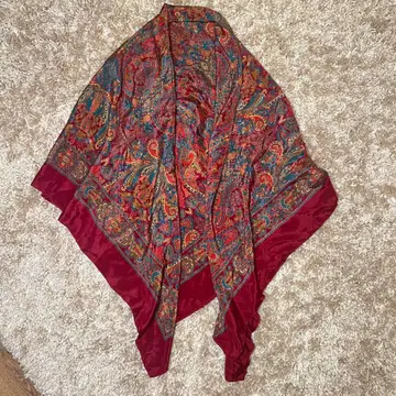 도쿄 카와베 페이즐리 무늬 실크 스카프 대형 124cm