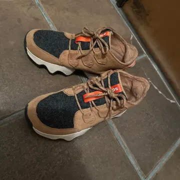 SOREL 하이컷 신발