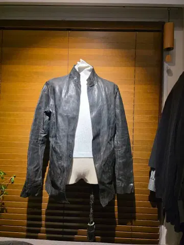 인카네이션 가죽 자켓