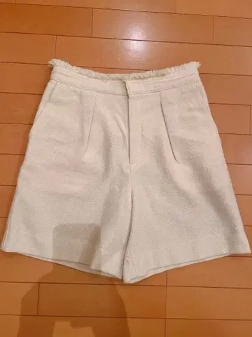 스픽 앤 스팬 화이트 숏팬츠 사이즈 38
