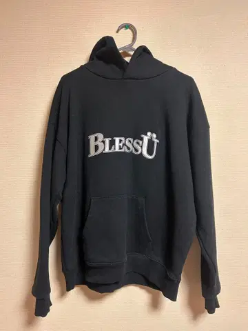 BlessU 자수 블랙 후드티
