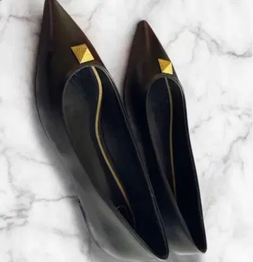 블랙 스틸레토 플랫슈즈