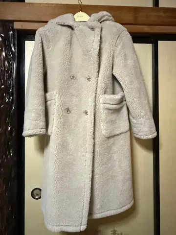 Herlipto 플뢰르 셰어링 보아 코트