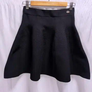 To b. by agnes b. 플레어 스커트 블랙 36