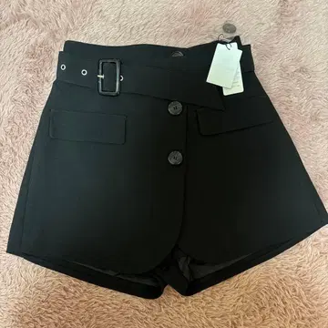택 포함 새상품 세실 맥비 블랙 버튼 숏팬츠
