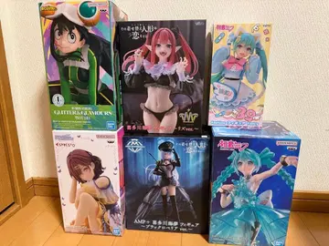 피규어 6종: 그 비스크 돌, 하츠네 미쿠, 히로아카, 아이돌 마스터