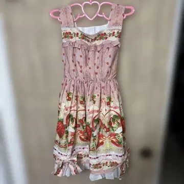 스트로베리 패턴 슬리브리스 원피스