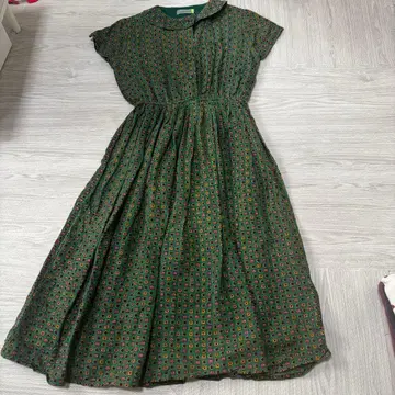 그린 꽃무늬 반팔 원피스