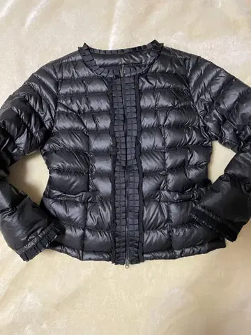 새상품급 &Love 아<bos>러브 다운 자켓 프릴 레이스 블랙 L