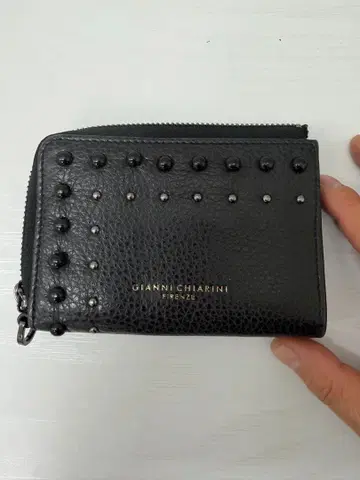 [Gianni Chiarini] 스터드 가죽 지갑 블랙