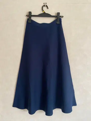 MADISONBLUE 네이비 플레어 스커트