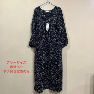 B.C STOCK 도트 무늬 V넥 원피스 택 포함 시착만 한 상품