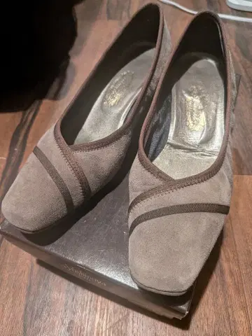 3 긴자 요시노야 펌프스 스웨이드 힐 23.5cm