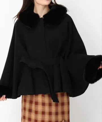 MISCH MASCH 블랙 퍼 판초