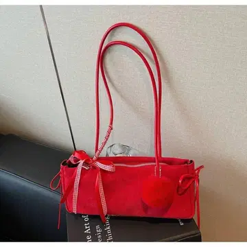 리본 포함 빨간색 숄더백