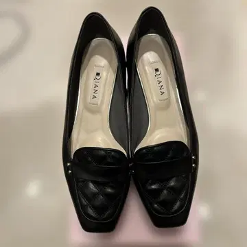 DIANA 블랙 로퍼 퀼팅 디자인