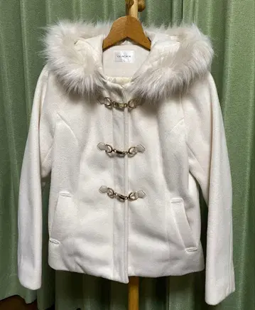 화이트 더플 코트 퍼 후드(탈부착 가능)