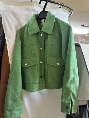 ZARA 그린 컬러 크롭 테일러드 자켓