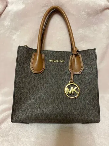 주말 한정 가격!! 마이클코어스 MICHAEL KORS 로고 토트백