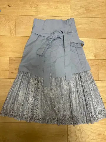 그레이 레이스 플레어 스커트