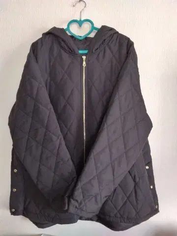 4L Sweet Fleur 오카다유리 블랙 퀼팅 자켓 후드 부착