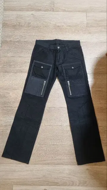 꼼사맨 블랙 팬츠