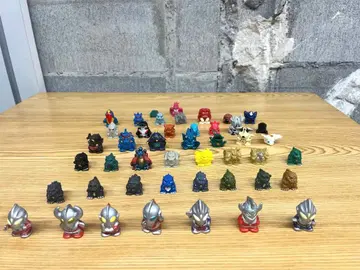 울트라맨 고질라 피규어 컬렉션