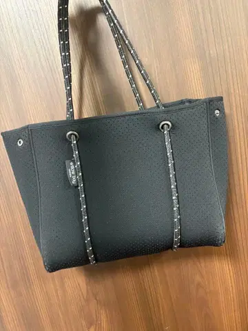 willow bay 블랙 토트백