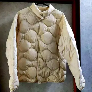 유니클로 울트라 라이트 다운 XL 크림색