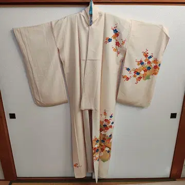 기모노 츠케사게 옅은 베이지색 바탕 매화 무늬