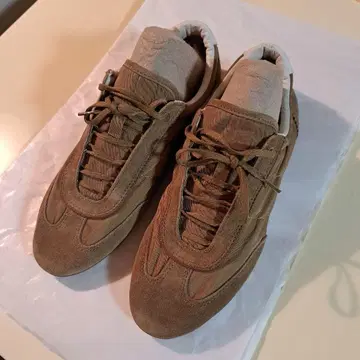 새상품급 [ ZARA ] 약 9000엔 스웨이드 발레 슈즈 같은 스니커즈