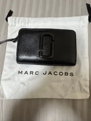 MARC JACOBS 블랙 접이식 지갑