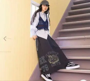 리메이크풍 맥시 맨투맨 스커트