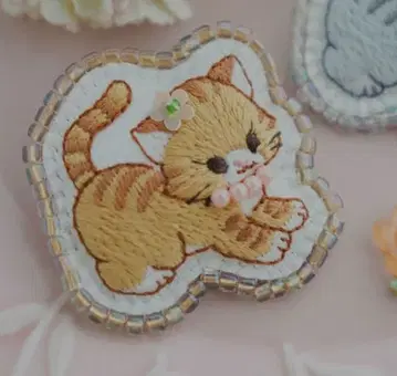 스피카피카 고양이 자수 브로치