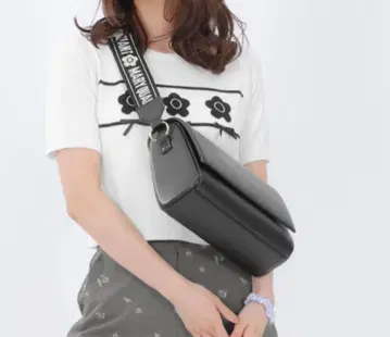 마리콴트 신상 숄더백