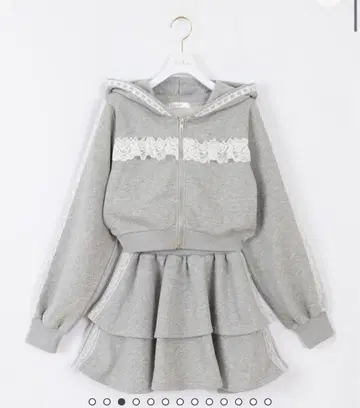 evelyn 레이스 프릴 맨투맨 세트