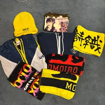 모모이로 클로버 Z 어패럴 굿즈 세트