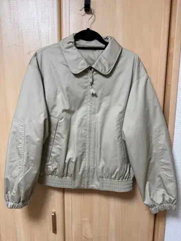 유니클로 U 퍼프테크 숏 블루종 베이지 S