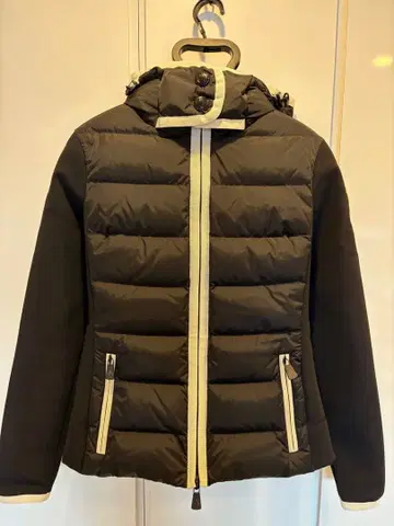 [ 택 포함 새상품 ] 후드 부착 블랙 다운 자켓