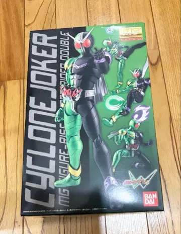 MG FIGHTERRISE 가면라이더 W 사이클론 조커 조립 중