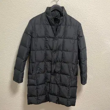 블랙 다운 코트 무릎 위 기장 단추식