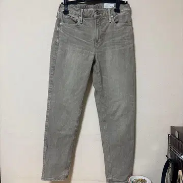 어퍼 하이츠 그레이 슬림핏 데님