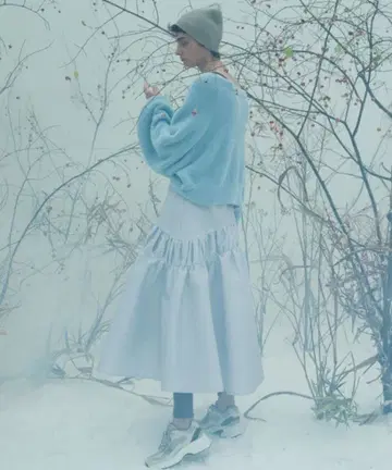 emmi atelier 에미 아틀리에 페더얀 루즈핏 상의