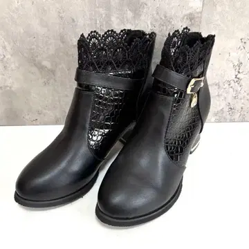 새상품급 [ FASHION ] 숏부츠 블랙 벨트 디자인 청키힐