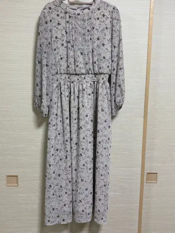 anysis 플라워 블루밍 퍼프 소매 원피스 아이보리 S 사이즈