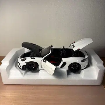 노레브 포르쉐 718 스파이더 RS 1/18 미니카 화이트