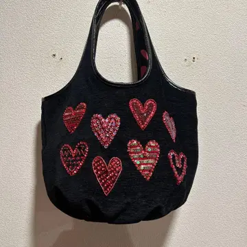 Think Bee! 하트 비쥬 장식의 블랙 백